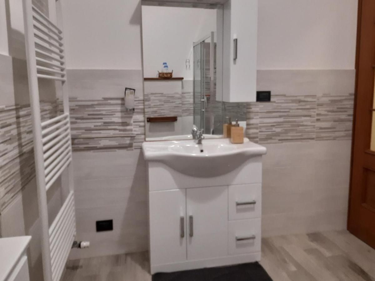 Grazioso Bilocale Merlino, Luminoso Con Vista Santuario, Wifi Giaveno Ngoại thất bức ảnh